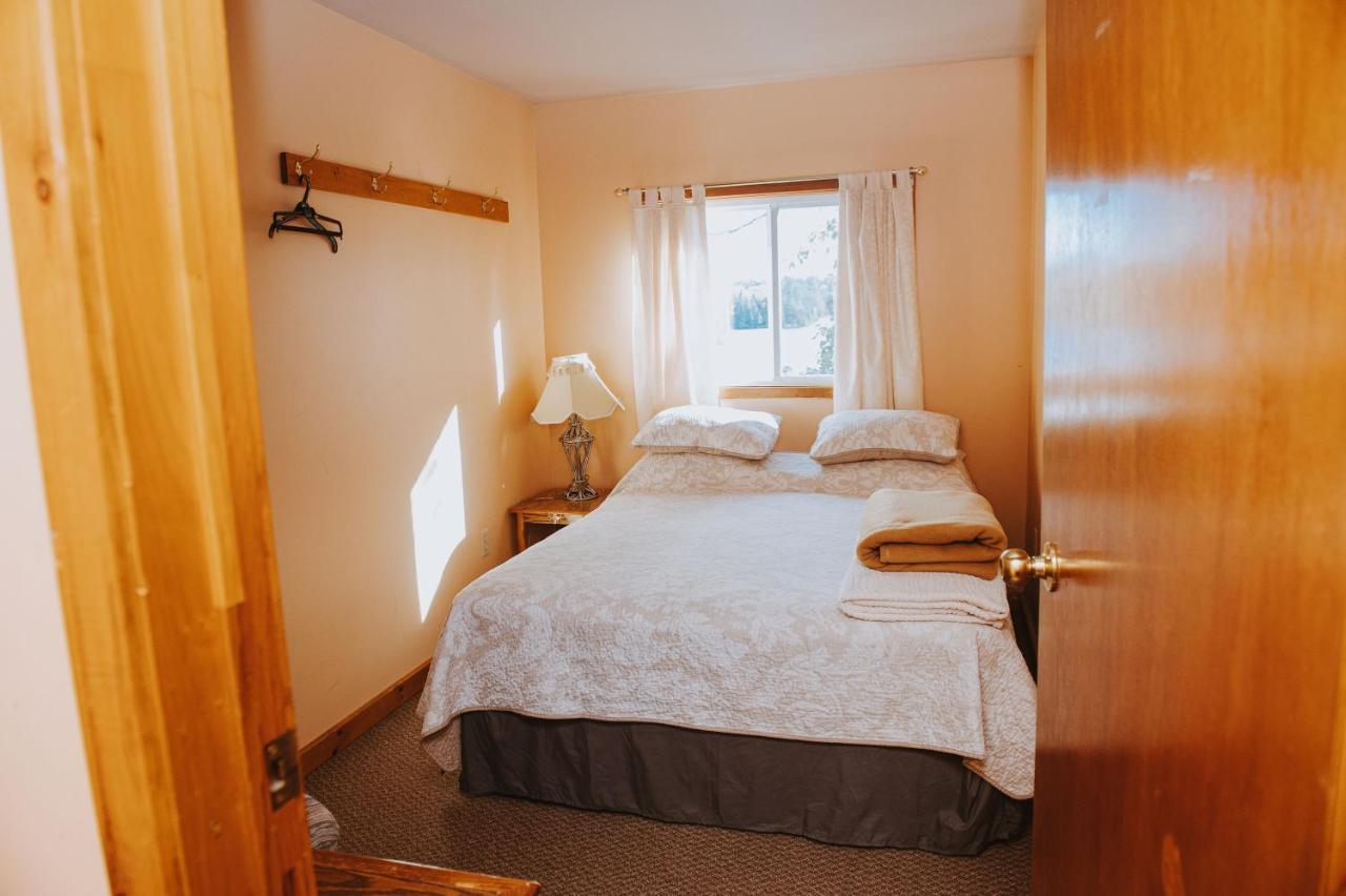 Lang Lake Resort Espanola Eksteriør bilde