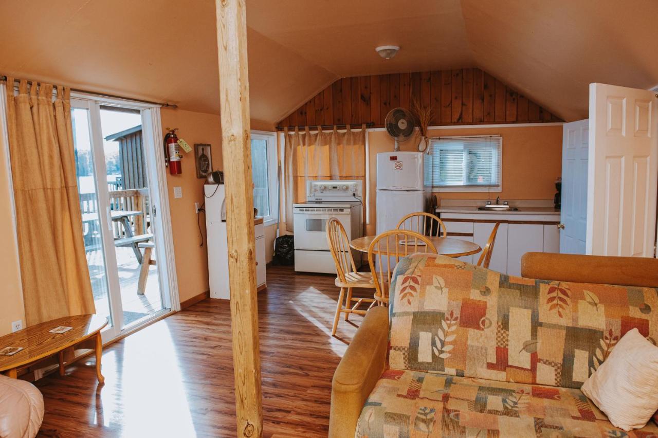 Lang Lake Resort Espanola Eksteriør bilde